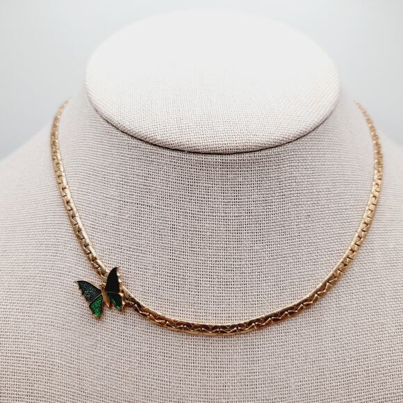 Vintage Avon Butterfly Necklace Gold Tone Green Enamel Accent 14 3/4 Inch - Picture 2 of 9